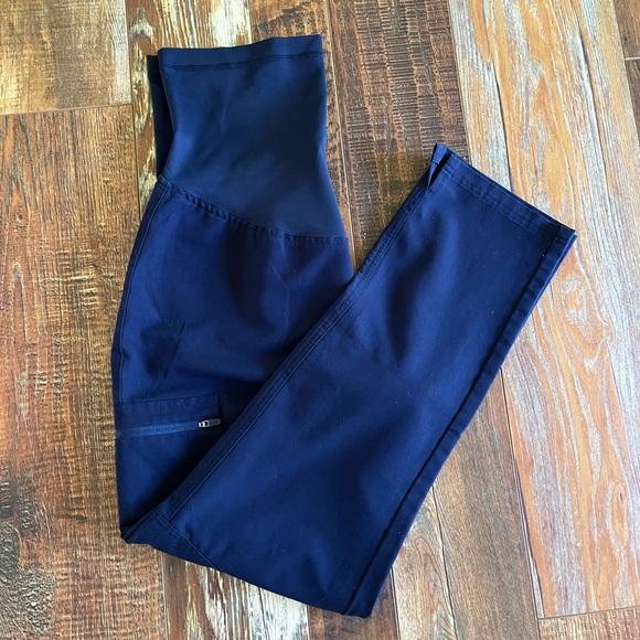 FIGS Yola Maternity Navy - Picture 7 of 7